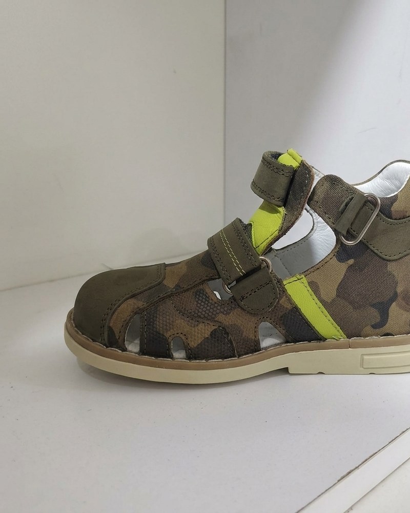 Sandales orthopédiques kaki et vert fluo